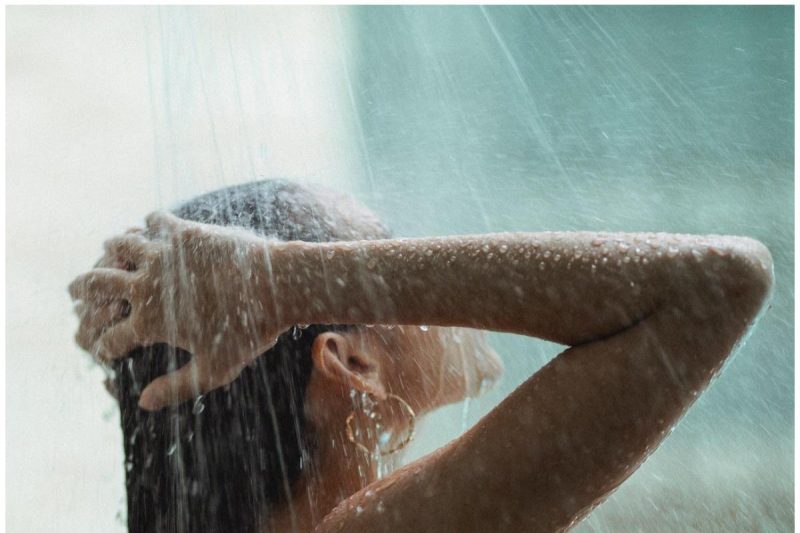 Wellhealthorganic.com:which-is-better-hot-water-or-cold-water-bath