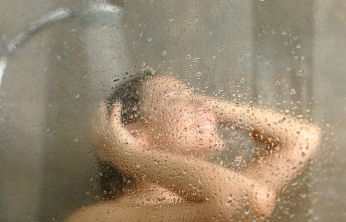 which-is-better-hot-water-or-cold-water-bath